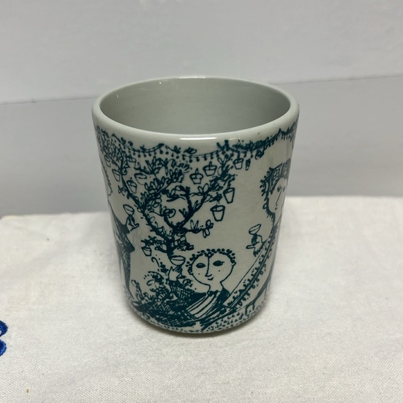 Vintage Bjorn Winblad "Garden Party" Style Blue & White Ceramic Art Mug - 2-1/2" - Picture 2 of 7